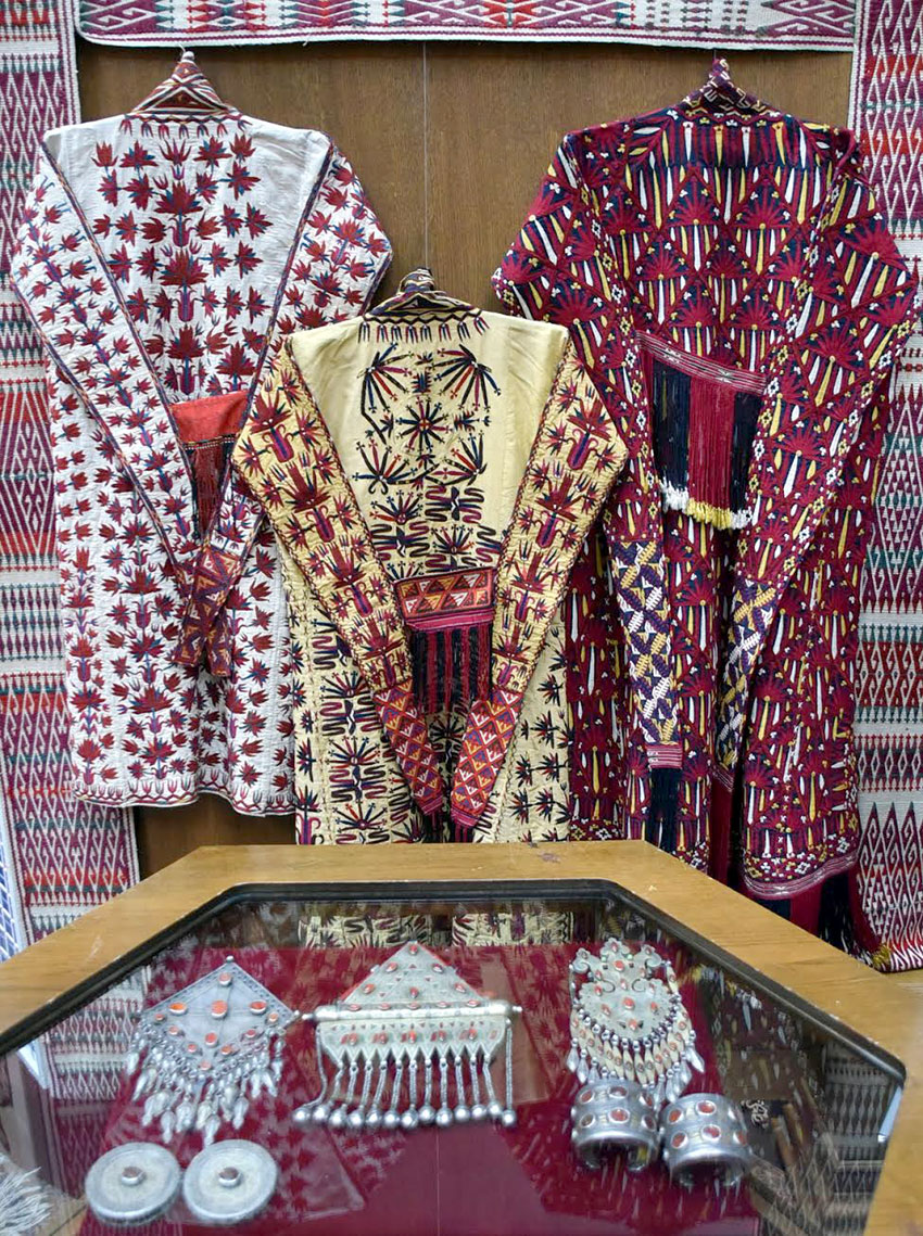 В Государственном музее Туркменистана развернута выставка, посвящённая Международному женскому дню