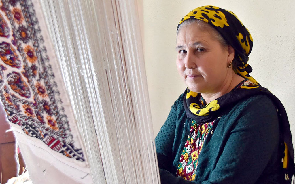 Ашхабадская шелкомотальная фабрика отмечает 90-летний юбилей