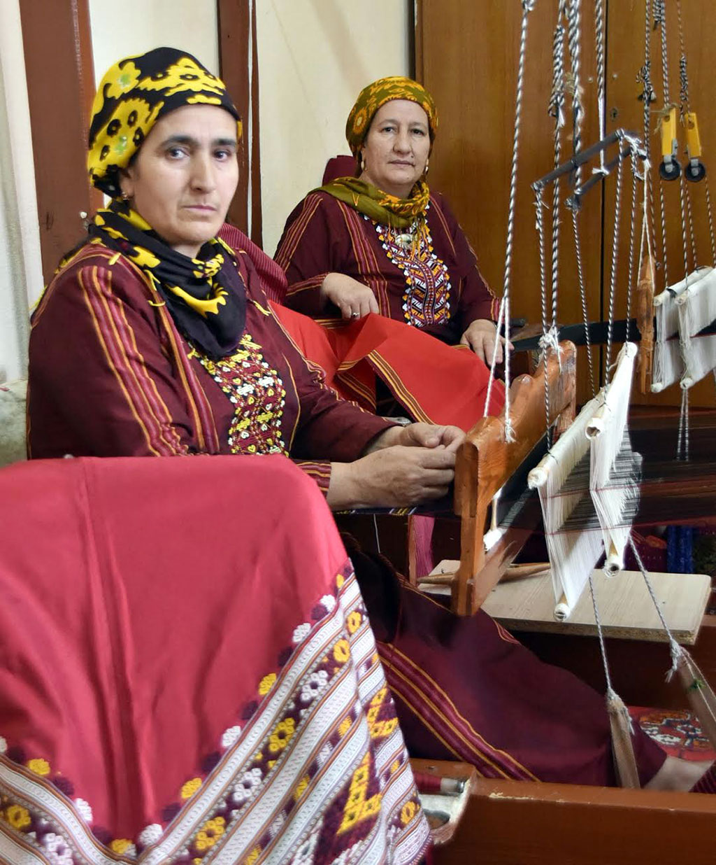 Ашхабадская шелкомотальная фабрика отмечает 90-летний юбилей