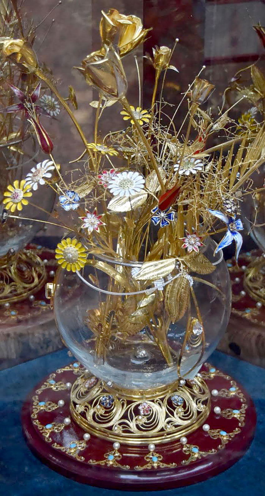 Türkmenistanyň Döwlet muzeýinde Halkara zenanlar gününe bagyşlanan sergi açyldy