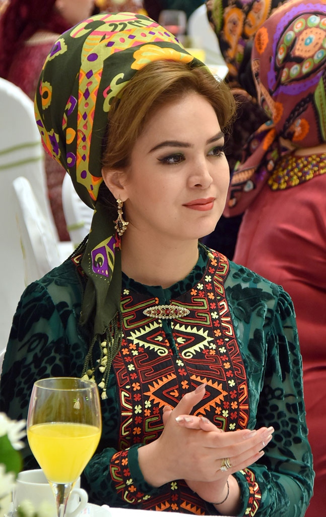 Berkarar  döwletimiziň  bagtyýarlyk  döwrüniň  zenanlarynyň  şanyna