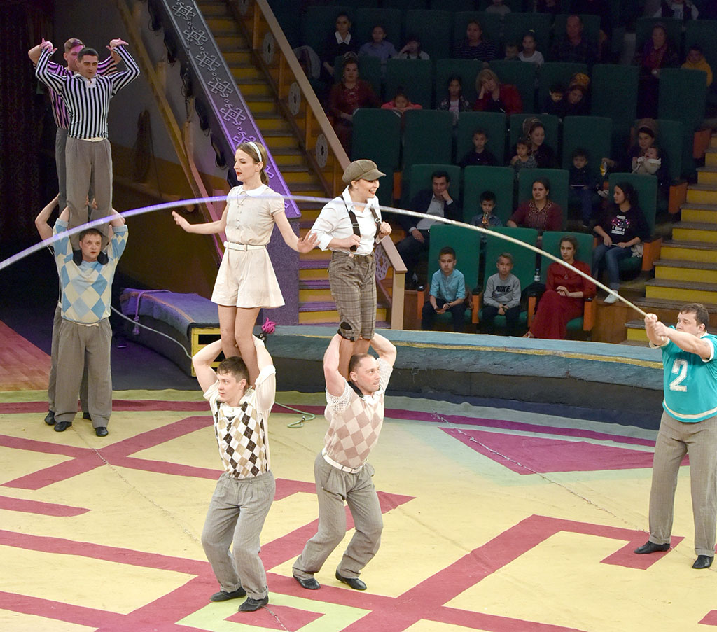 Артисты московского цирка «Карнелли» представили свои лучшие номера ашхабадской публике 