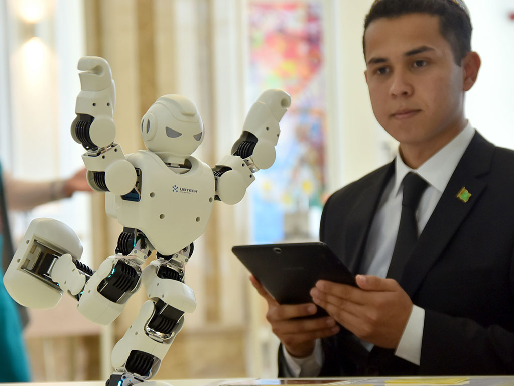 Туркменские и японские учёные рассказали о технологии получения кремния из каракумского песка