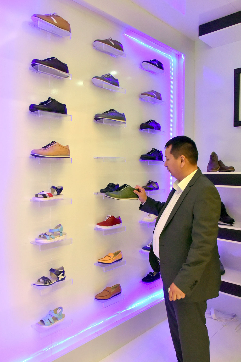 Участникам выставки предпринимателей вручены дипломы и сертификаты 