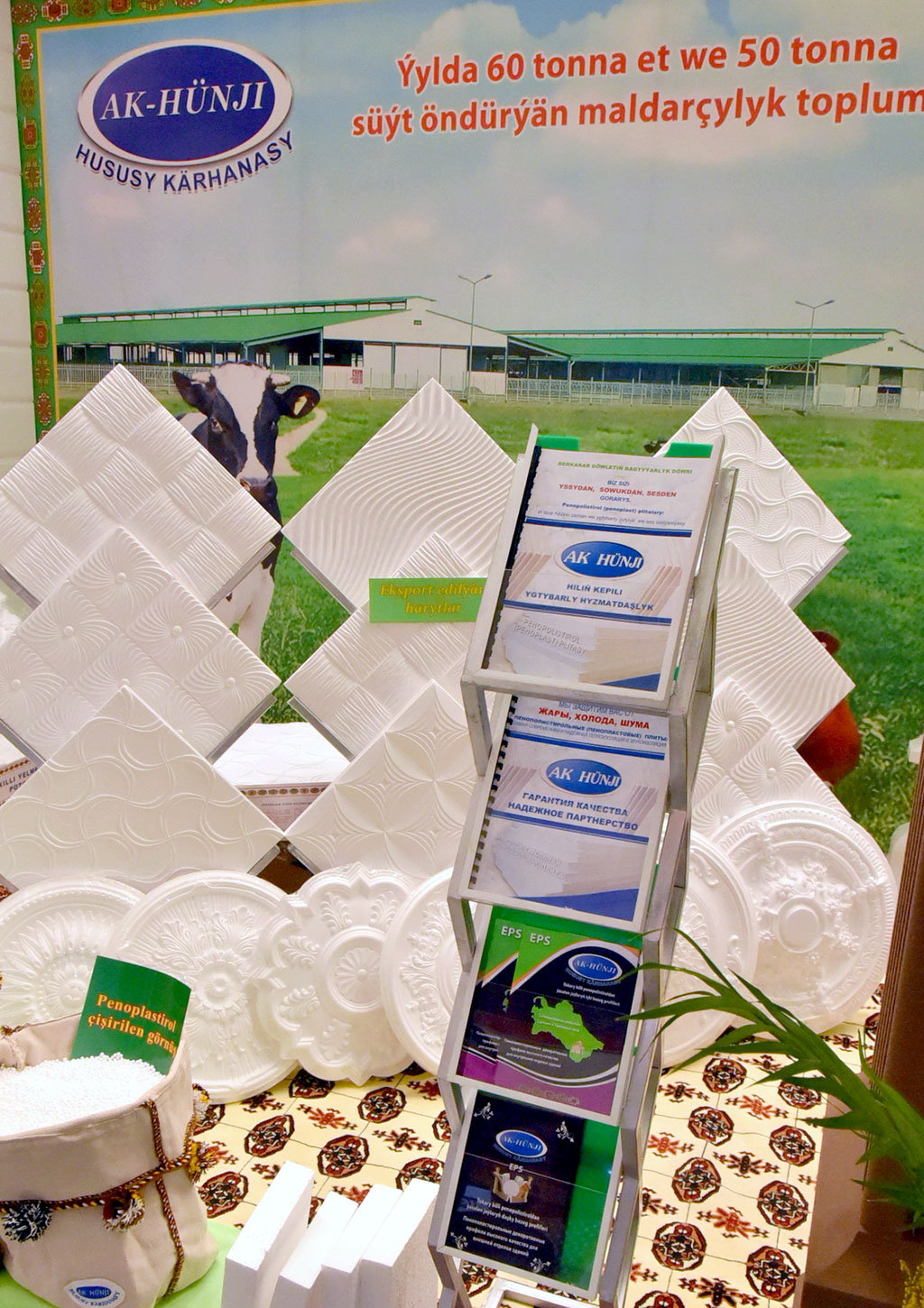 Участникам выставки предпринимателей вручены дипломы и сертификаты 