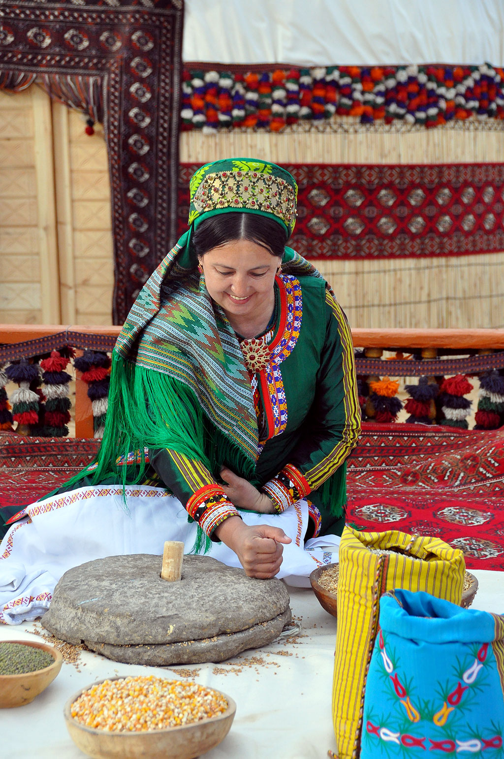 Nowruz: asyrlaryň jümmüşinden gaýdýan däp-dessurlar  