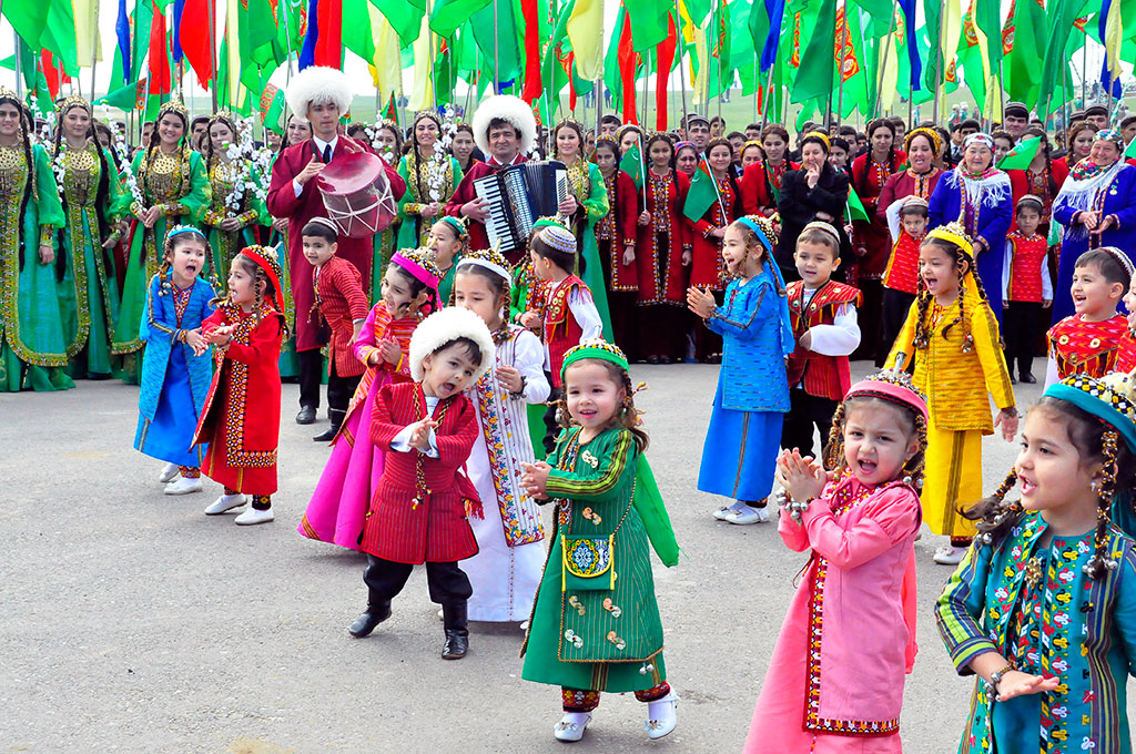 Nowruz: asyrlaryň jümmüşinden gaýdýan däp-dessurlar  