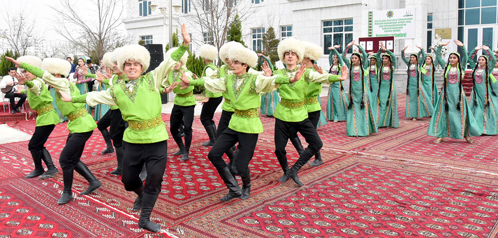 Türkmenistanda Mejlisiň deputatlygyna, halk maslahatlarynyň we Geňeşleriň agzalygyna saýlawlar boldy 