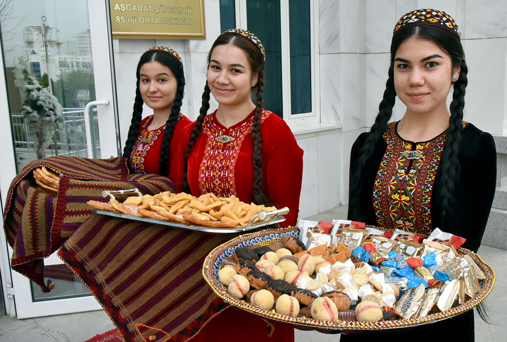 Türkmenistanda Mejlisiň deputatlygyna, halk maslahatlarynyň we Geňeşleriň agzalygyna saýlawlar boldy 