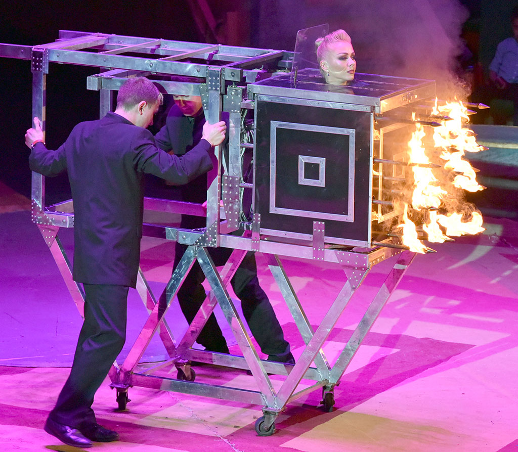 Moskwanyň “Karnelli” sirkiniň artistleri aşgabatly tomaşaçylara  iň gowy çykyşlaryny hödürlediler