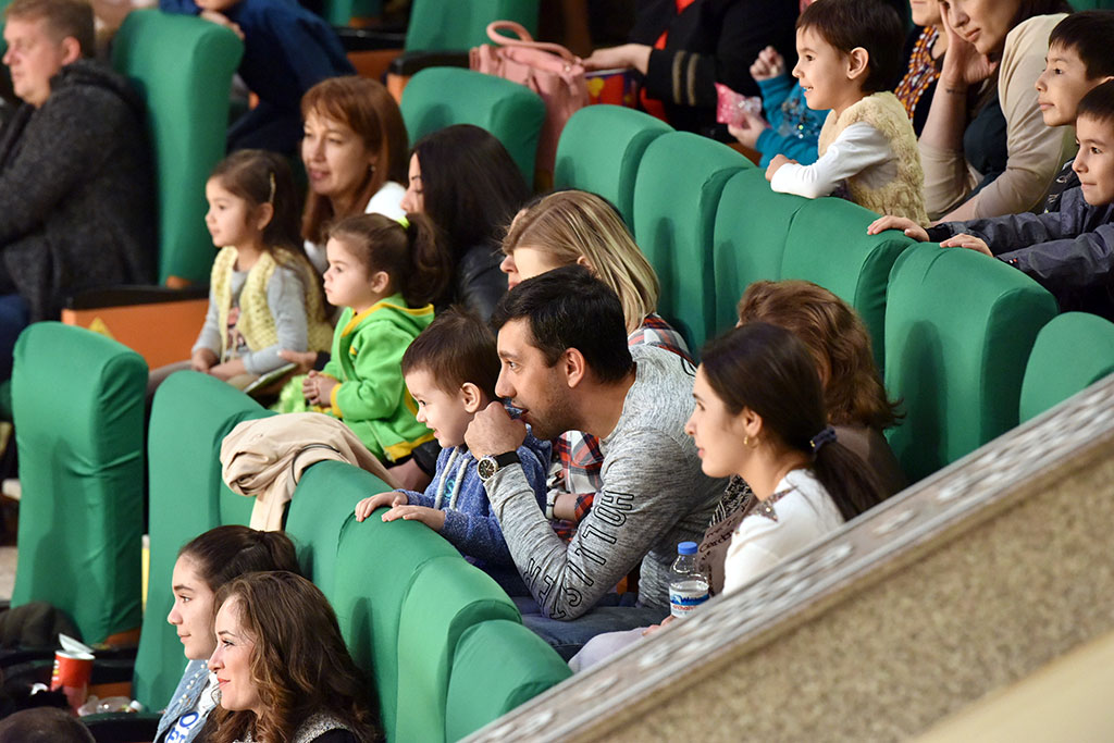 Moskwanyň “Karnelli” sirkiniň artistleri aşgabatly tomaşaçylara  iň gowy çykyşlaryny hödürlediler