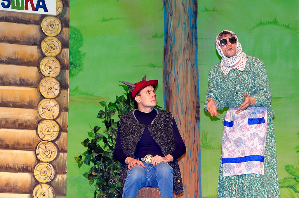 Пушкинский театр представил оригинальную версию французской сказки «Красная Шапочка»