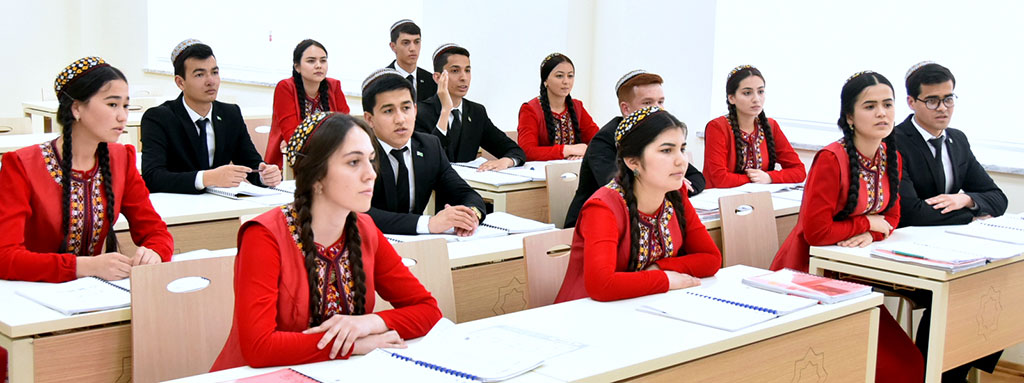 Specialists of the education sector discuss aspects of the implementation of the language-learning concept