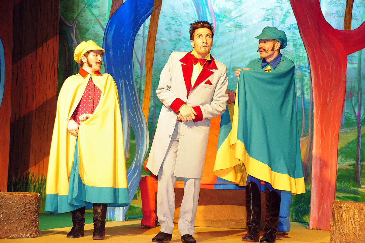 Puşkin adyndaky teatryň döredijilik topary “Zoraýakdan tebip bolan” oýnuny sahnalaşdyrdy