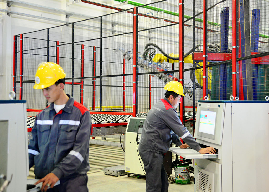 К продукции стекольного предприятия в Овадандепе проявили интерес предприниматели из Афганистана, Азербайджана, Узбекистана, Казахстана