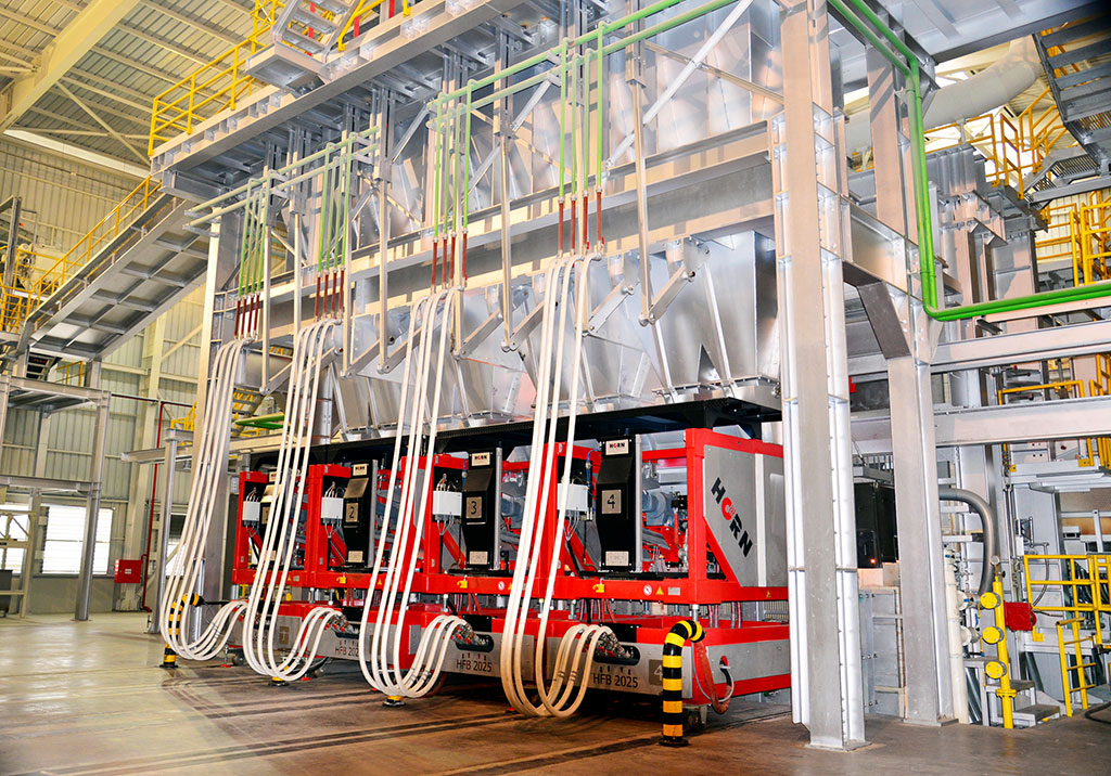 К продукции стекольного предприятия в Овадандепе проявили интерес предприниматели из Афганистана, Азербайджана, Узбекистана, Казахстана