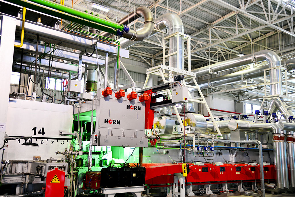 К продукции стекольного предприятия в Овадандепе проявили интерес предприниматели из Афганистана, Азербайджана, Узбекистана, Казахстана