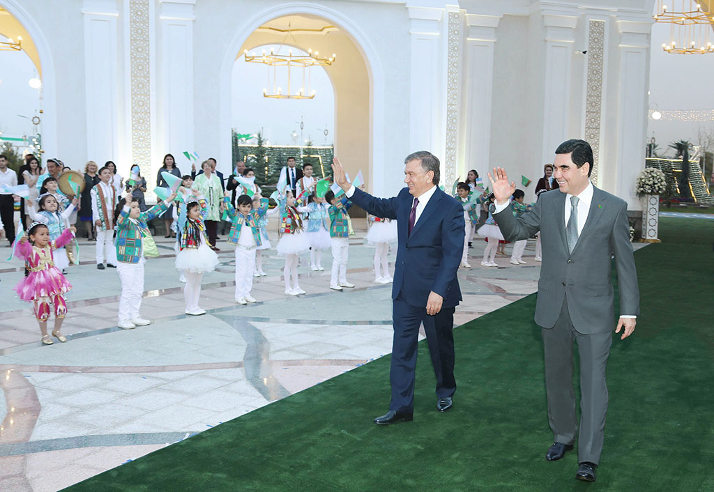 Hormatly Prezidentimiz Gurbanguly Berdimuhamedowyň we Prezident Şawkat Mirziýoýewiň arasynda gepleşikler geçirildi
