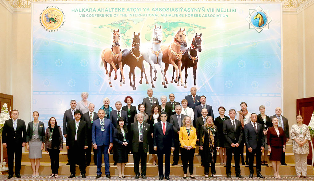 Türkmenistanyň Prezidenti Halkara ahalteke atçylyk assosiasiýasynyň VIII mejlisine gatnaşdy
