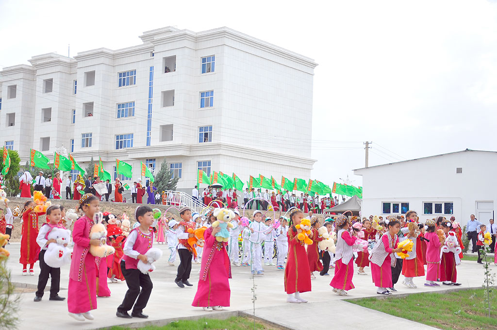 В Анау вручены ключи обладателям квартир в новом жилом комплексе 