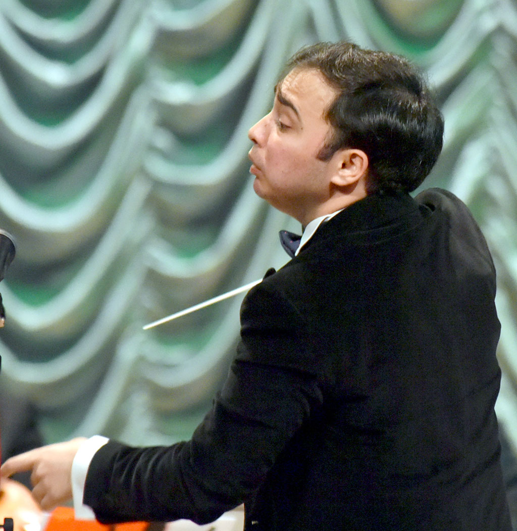 Aşgabatly saz muşdaklary ýaşajyk skripkaçy gyz Selin Samsaryň ussatlygyna mynasyp baha berdiler