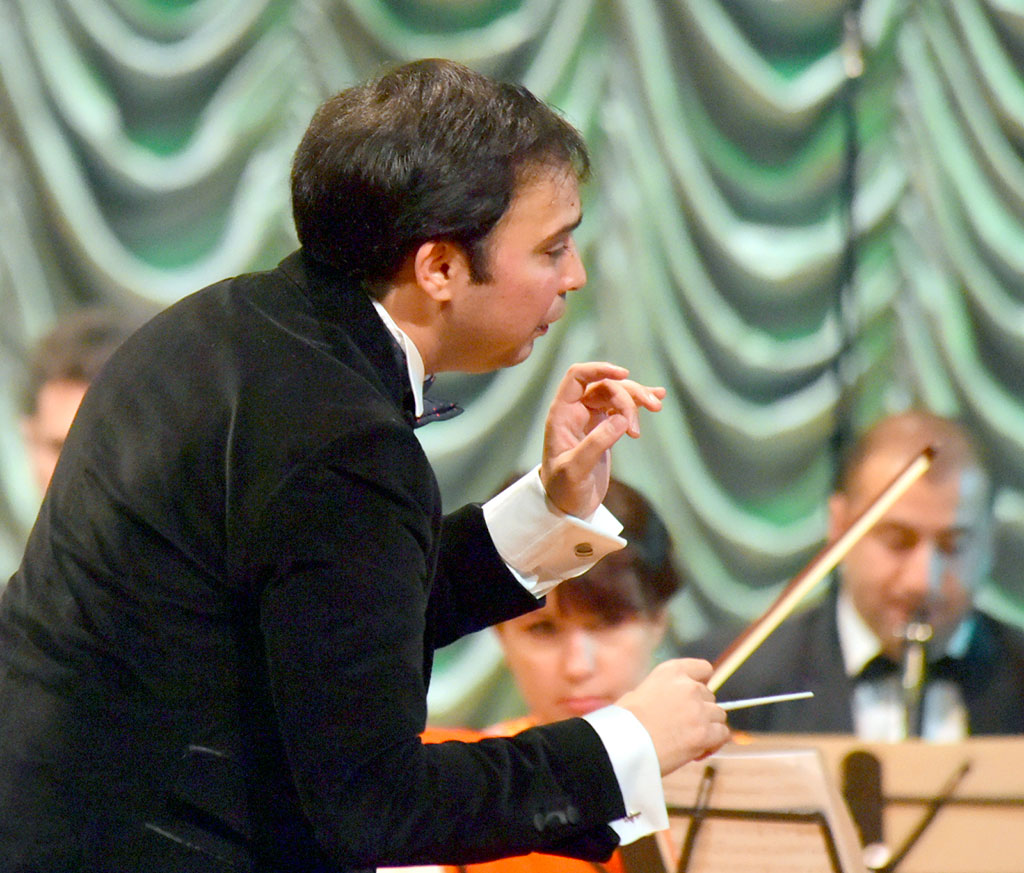 Aşgabatly saz muşdaklary ýaşajyk skripkaçy gyz Selin Samsaryň ussatlygyna mynasyp baha berdiler