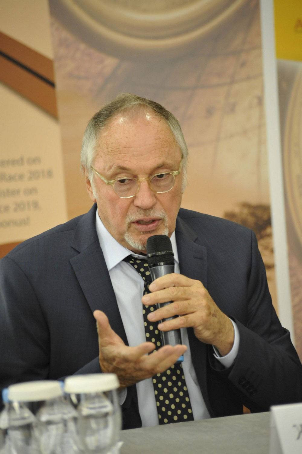 Своё 80-летие и 40-летие ансамбля скрипачей Гарольд Неймарк встретил в кругу ценителей искусства