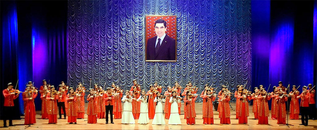 Своё 80-летие и 40-летие ансамбля скрипачей Гарольд Неймарк встретил в кругу ценителей искусства