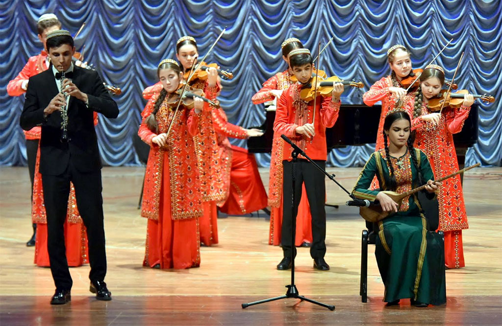 Garold Neýmark öz 80 ýaş toýuny we skripkaçylar toparynyň 40 ýyllygyny sungat muşdaklarynyň arasynda garşylady
