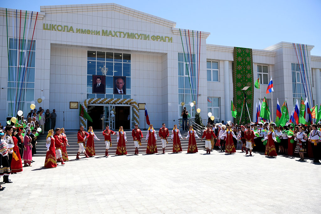 Astrahan oblastynda Türkmenistanyň Prezidentiniň sowgady bolan Magtymguly Pyragy adyndaky mekdep açyldy