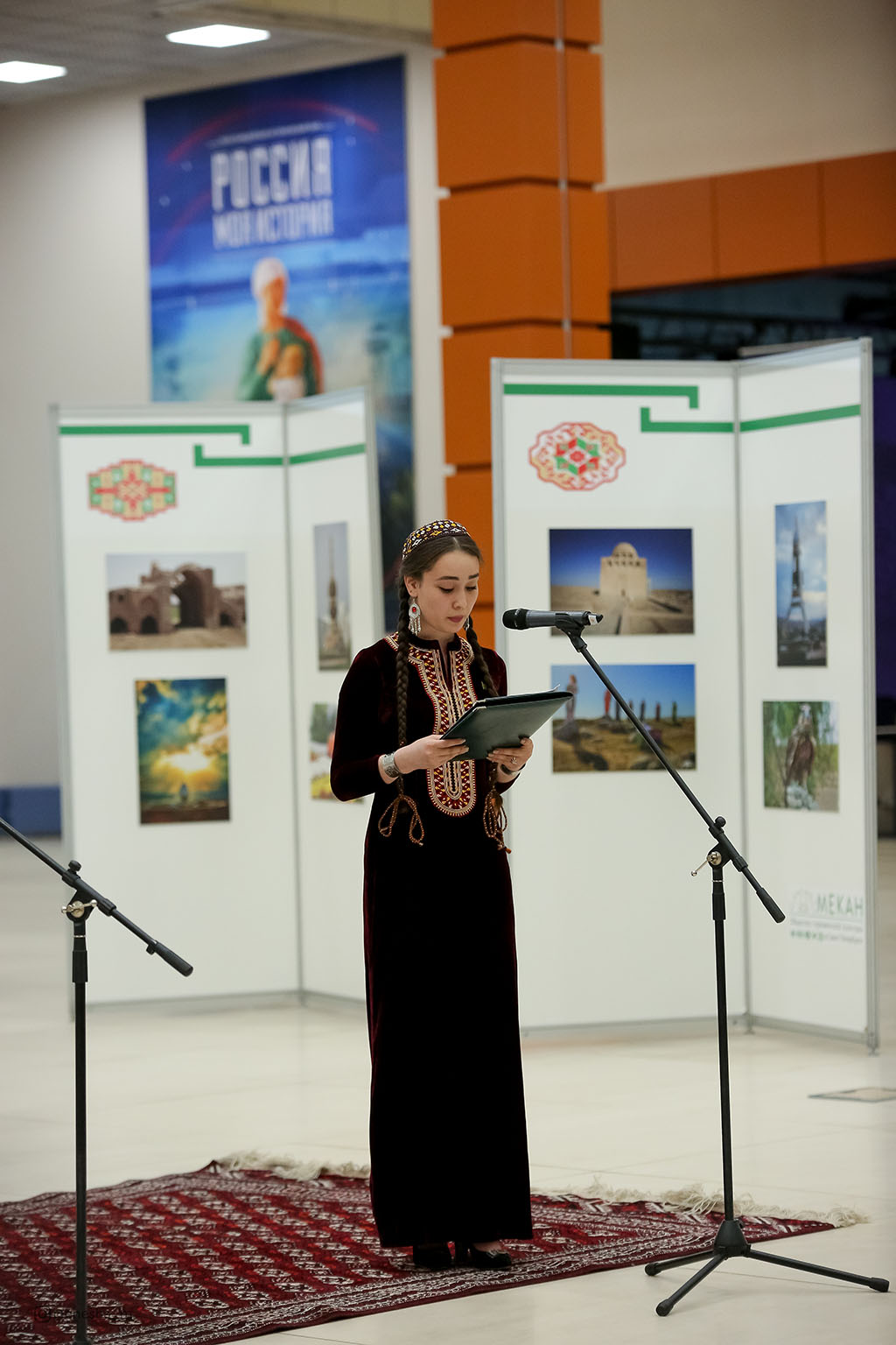 Sankt-Peterburgda “Türkmenistan-Beýik Ýüpek ýolunyň ýüregi” atly fotosuratlar sergisi guraldy