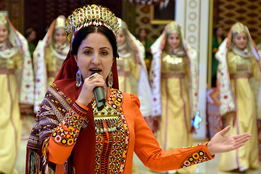 В стране отмечен День туркменского ковра и работников текстильной промышленности 