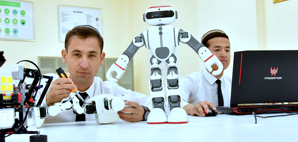 Молодые авторы актуальных научных разработок получили подарки от имени Президента Туркменистана 