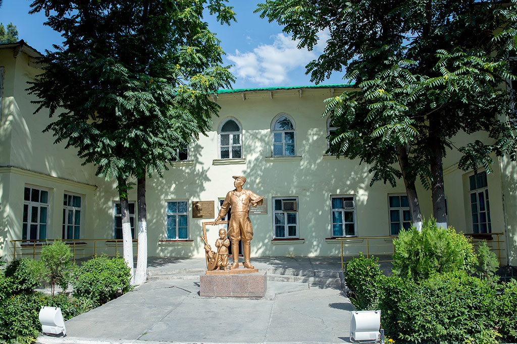 Выпускницы художественной школы имени Бяшима Нурали – победители международного конкурса детского рисунка