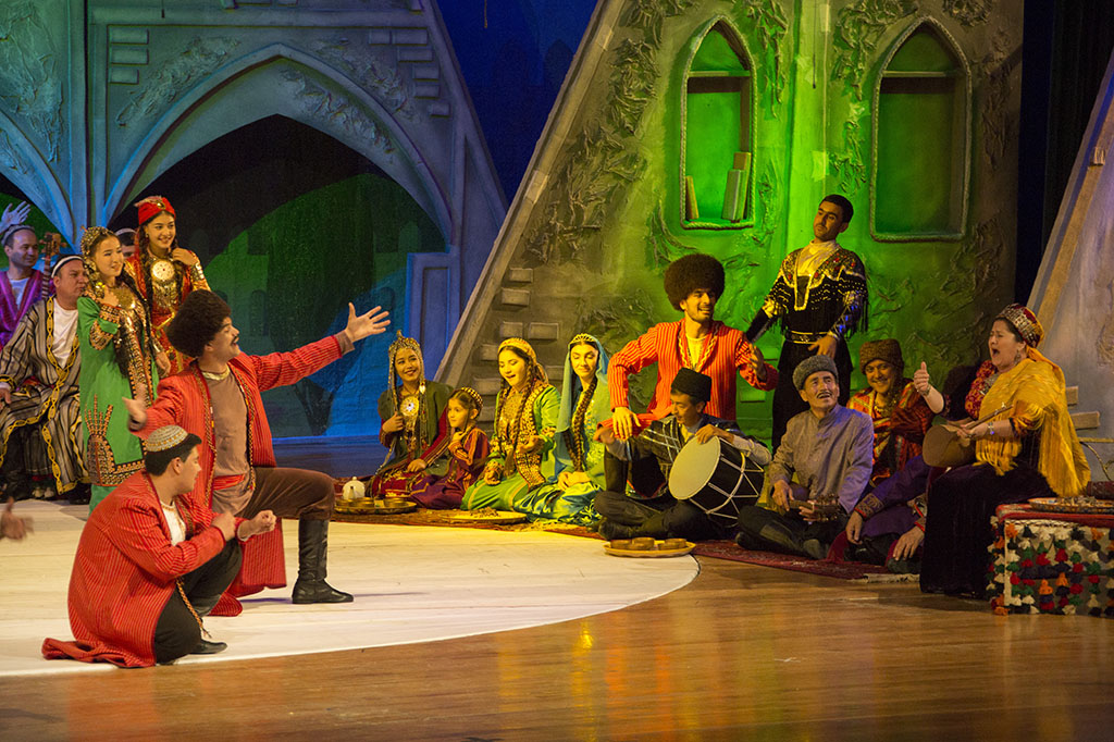  Ýurdumyzyň teatrlarynyň festiwaly - sahna sungatynyň gözden geçirilişi