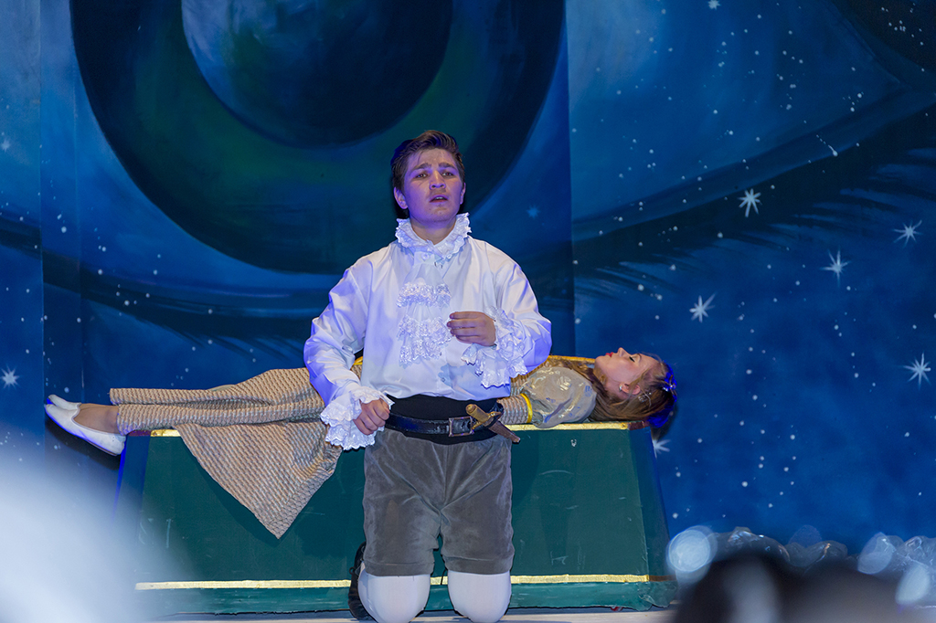 Puşkin adyndaky teatryň döredijilik topary nusgawy eserlerden özboluşly üýtgeşik oýun taýýarlady