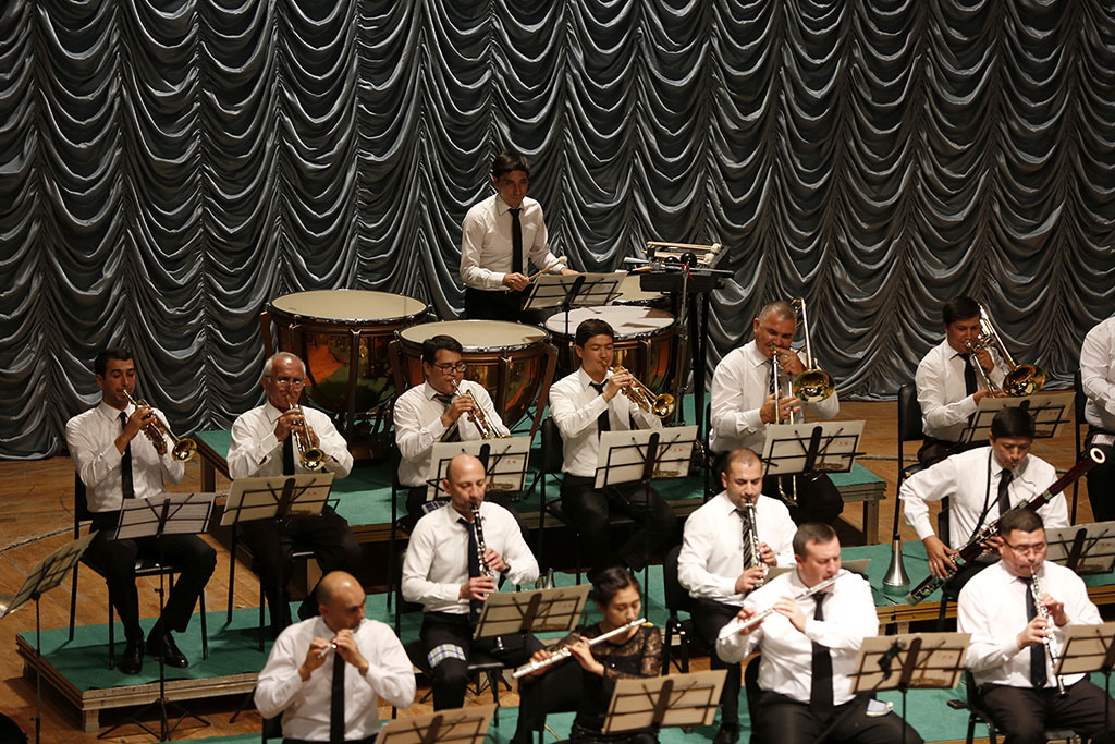 Resul Gylyjowyň ýolbaşçylygyndaky simfoniki orkestr  möwsümiň ahyrynda saz muşdaklaryny ýene bir gezek begendirdi