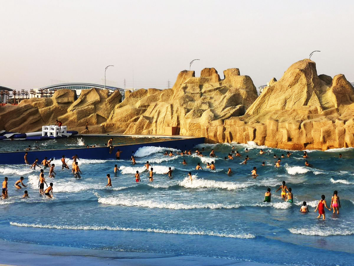 На берегу Каспия открылся аквапарк «Аваза» 