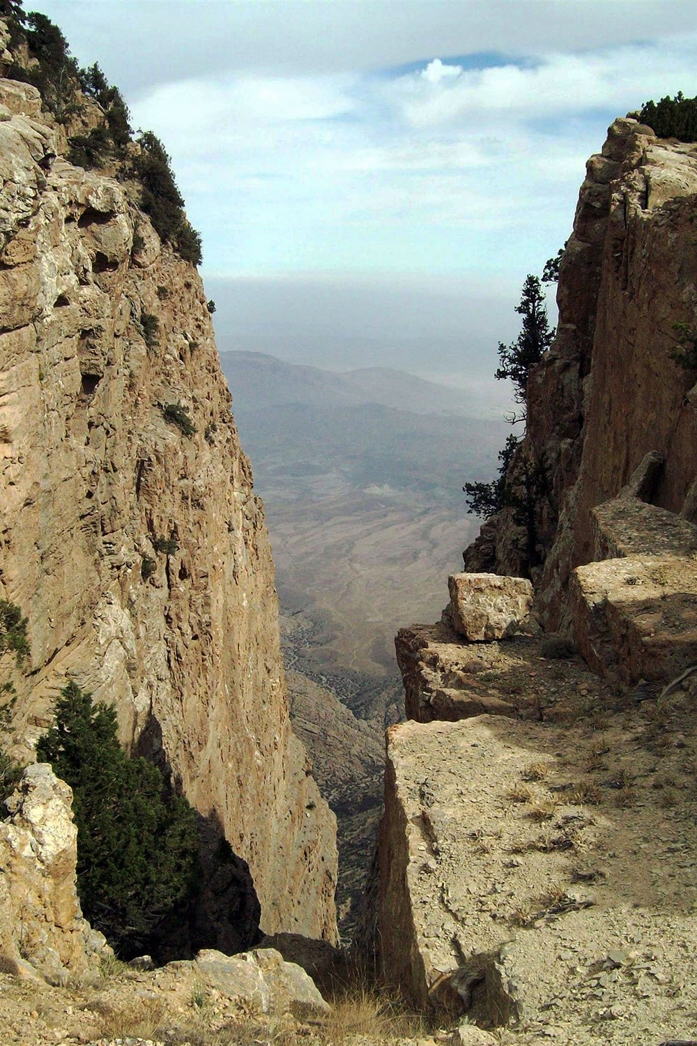 Mountain range of the Kopetdag is one of natural atractions of the country
