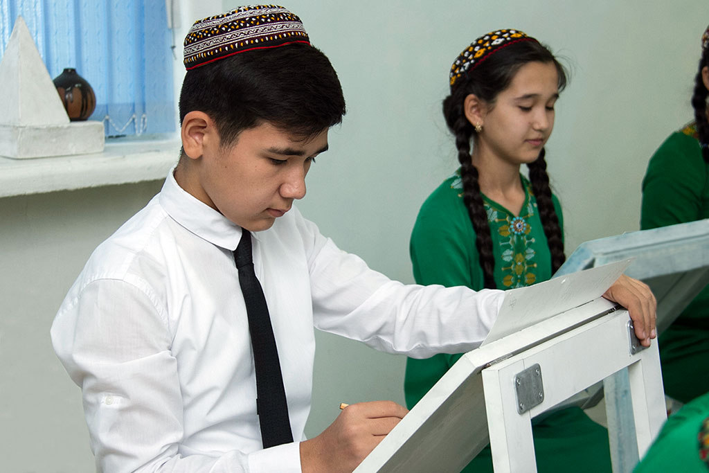 Bäşim Nuraly adyndaky çagalar çeperçilik mekdebiniň döredilenine 60 ýyl dolýar