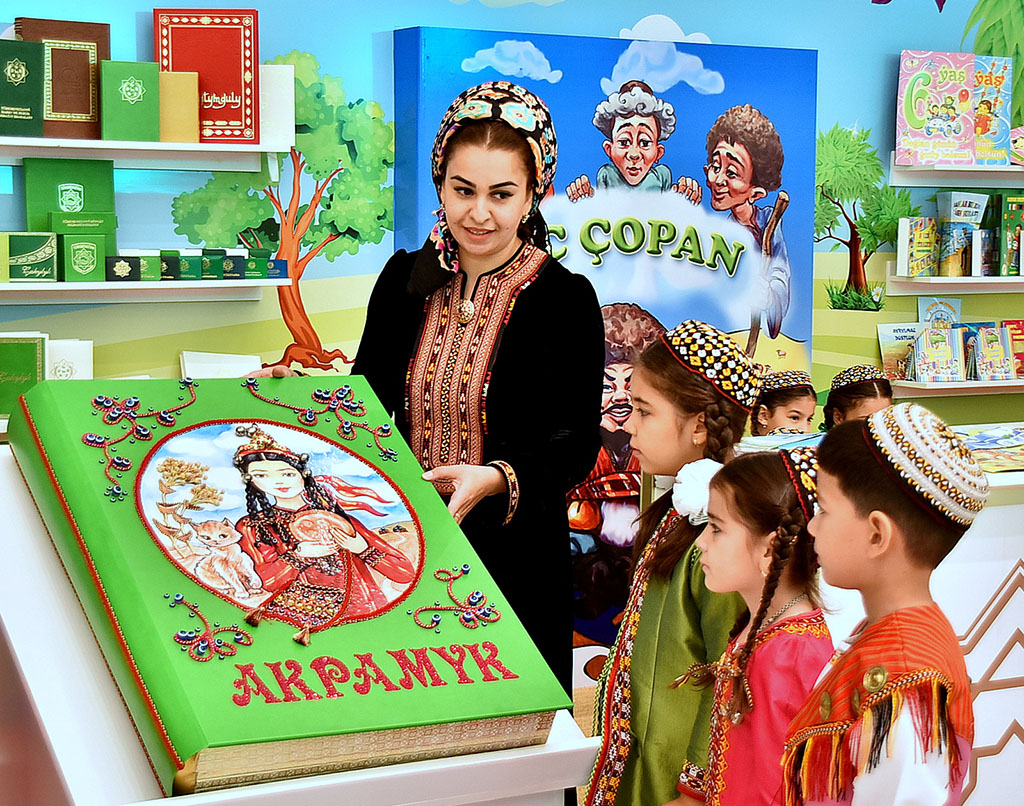 «Kitap — hyzmatdaşlygyň we ösüşiň ýoly» atly neşir önümleriniň ХII halkara kitap sergi-ýarmarkasy we ylmy maslahat