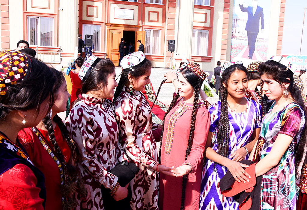 Туркменская диаспора посёлка Дусти радушно приняла творческую делегацию нашей страны 