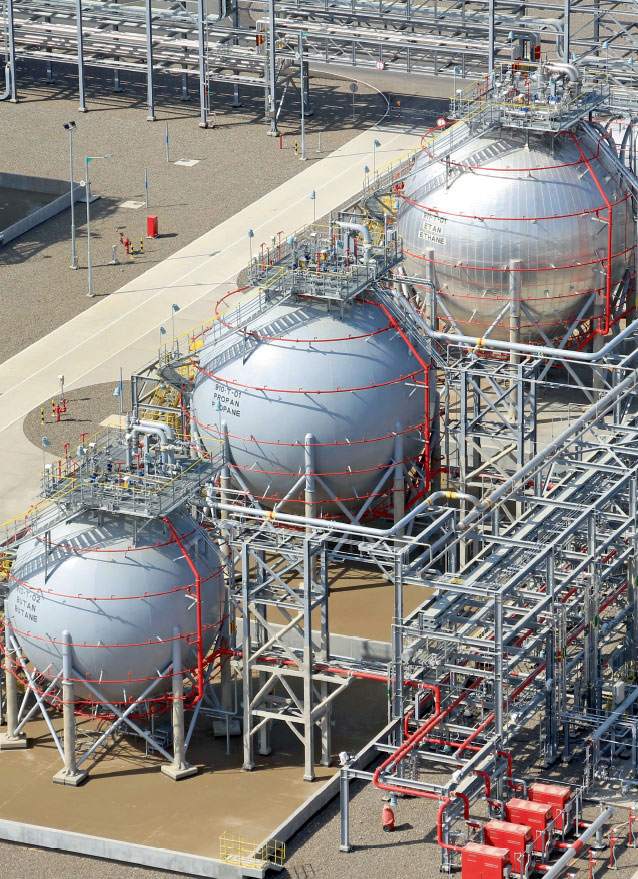 Глава государства ознакомился с технологическими процессами газохимического комплекса