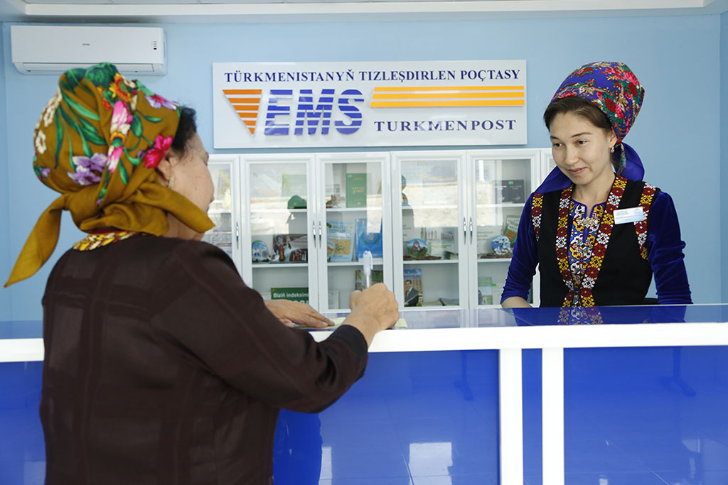 55 автомобилей и микроавтобусов пополнили автопарк «Туркменпочты»