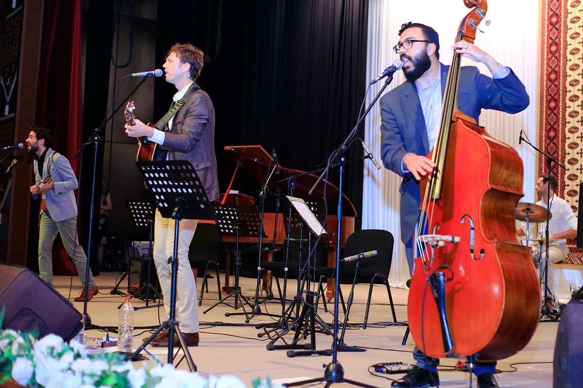 Туркменистанцы познакомились с творчеством группы «Humming House»