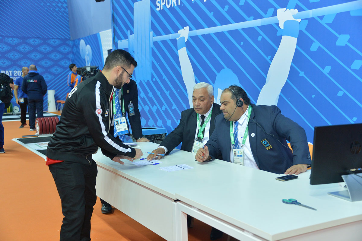 Agyr atletika boýunça dünýä çempionatynda ilkinji dünýä rekordy goýuldy 