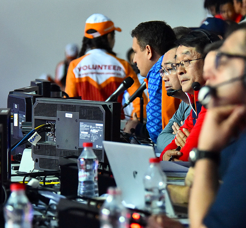 Четвёртый день тяжелоатлетического первенства: новые рекорды, яркие победы 