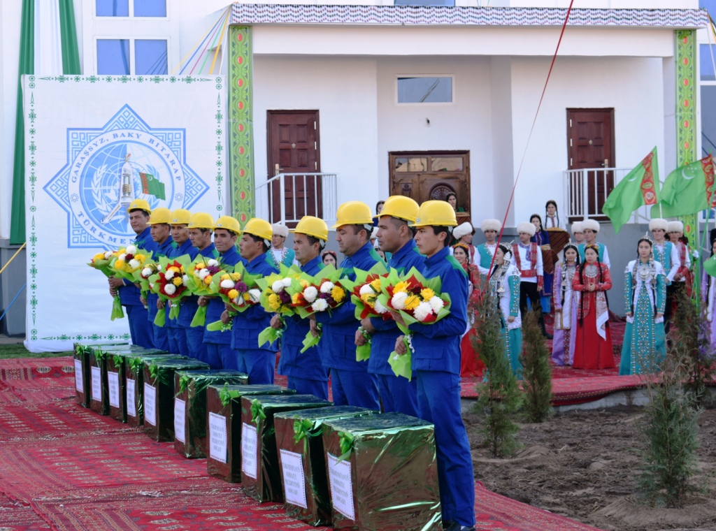 Более 50 семей дашогузцев справили новоселья 