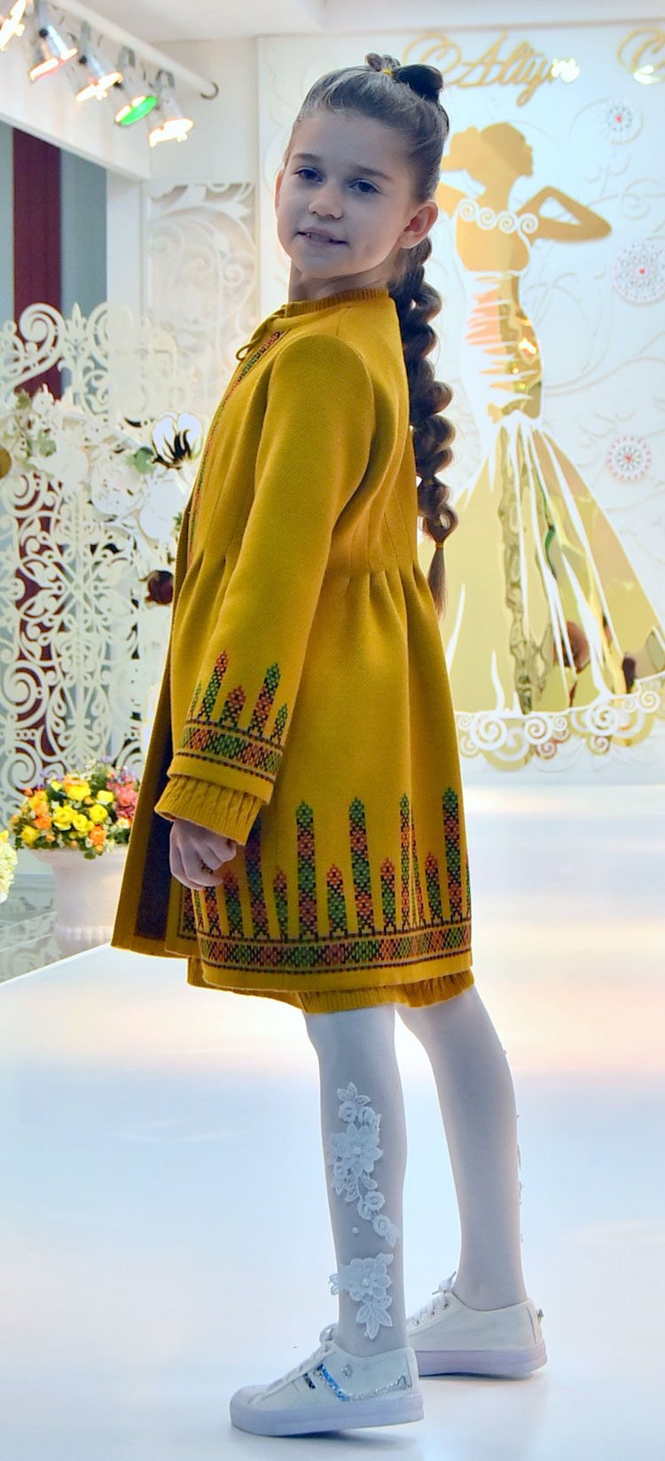 Модные тенденции зимы-весны 2019: трикотаж, джинса и смелые цветовые решения     