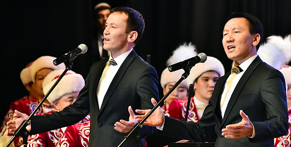 Doganlyk halklaryň ruhy gatnaşyklarynyň däplerini baýlaşdyryp  